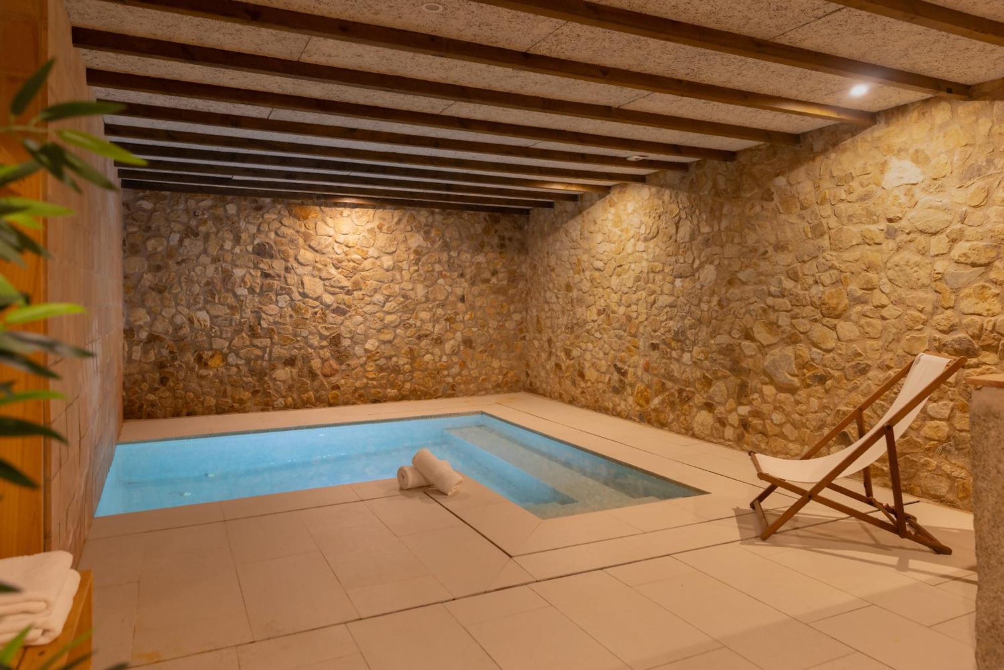 Can Bufi Espectacular Casa Con Piscina Interior Llagostera Luaran gambar