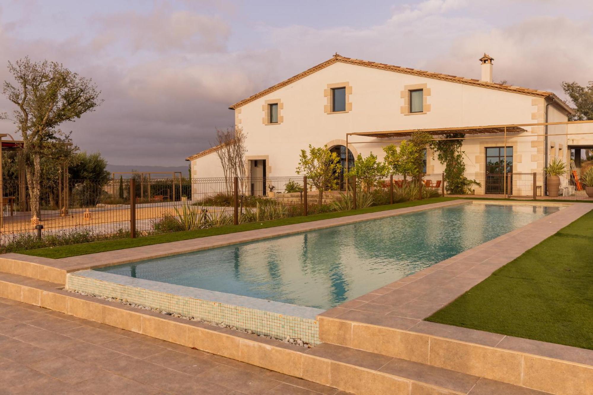 Can Bufi Espectacular Casa Con Piscina Interior Llagostera Luaran gambar